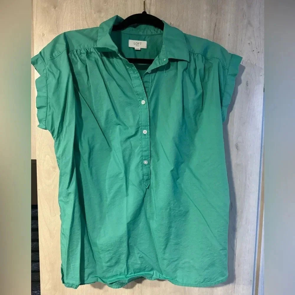 Loft Sea foam Green short sleeve cotton blouse w/ pleated back business casual